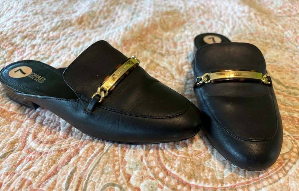EUC Michael Kors Nadia Leather Mule Flat w/Tortoise & Gold Tone Hardware, 7